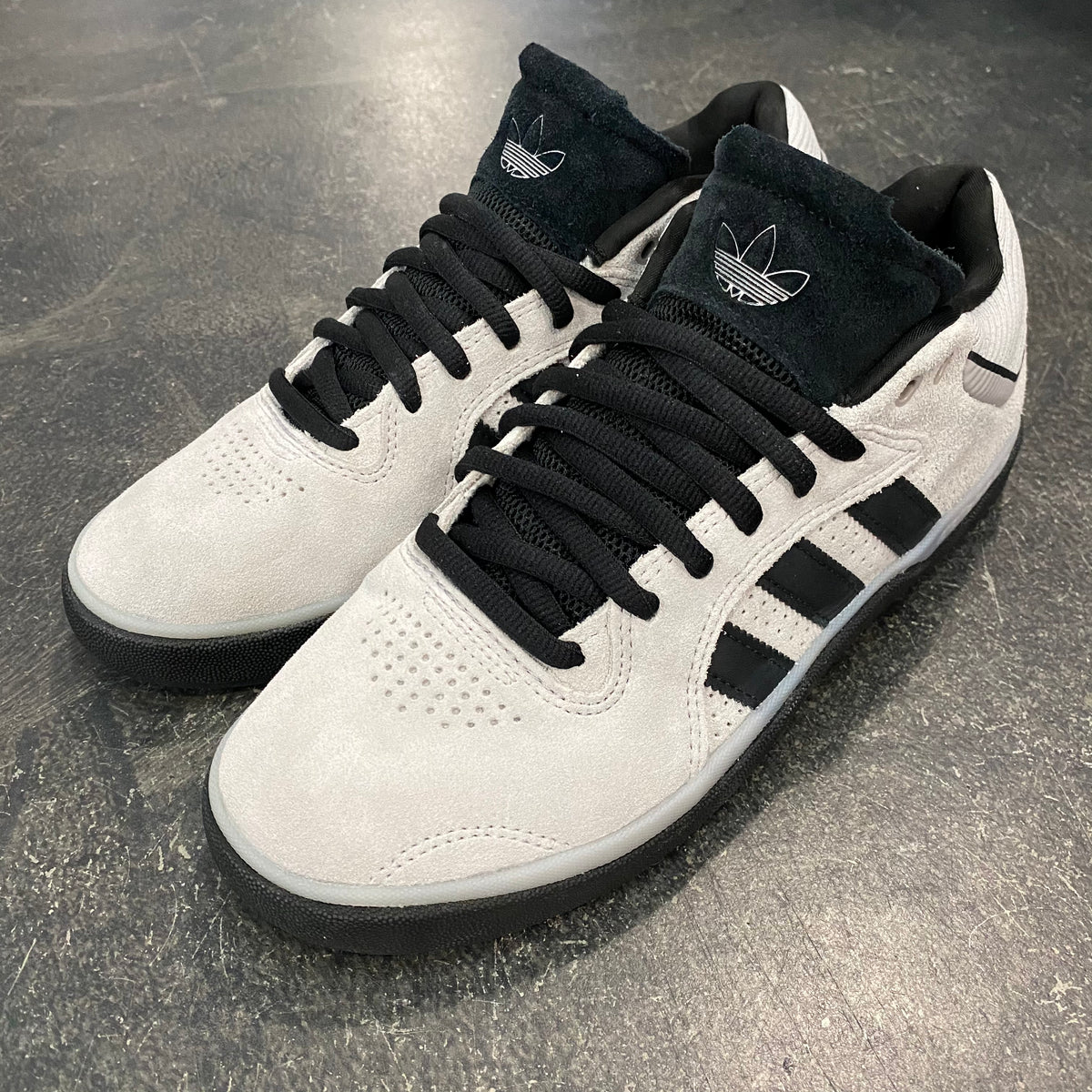 Adidas Tyshawn New York Yankees Grey/Navy – 561 Skate
