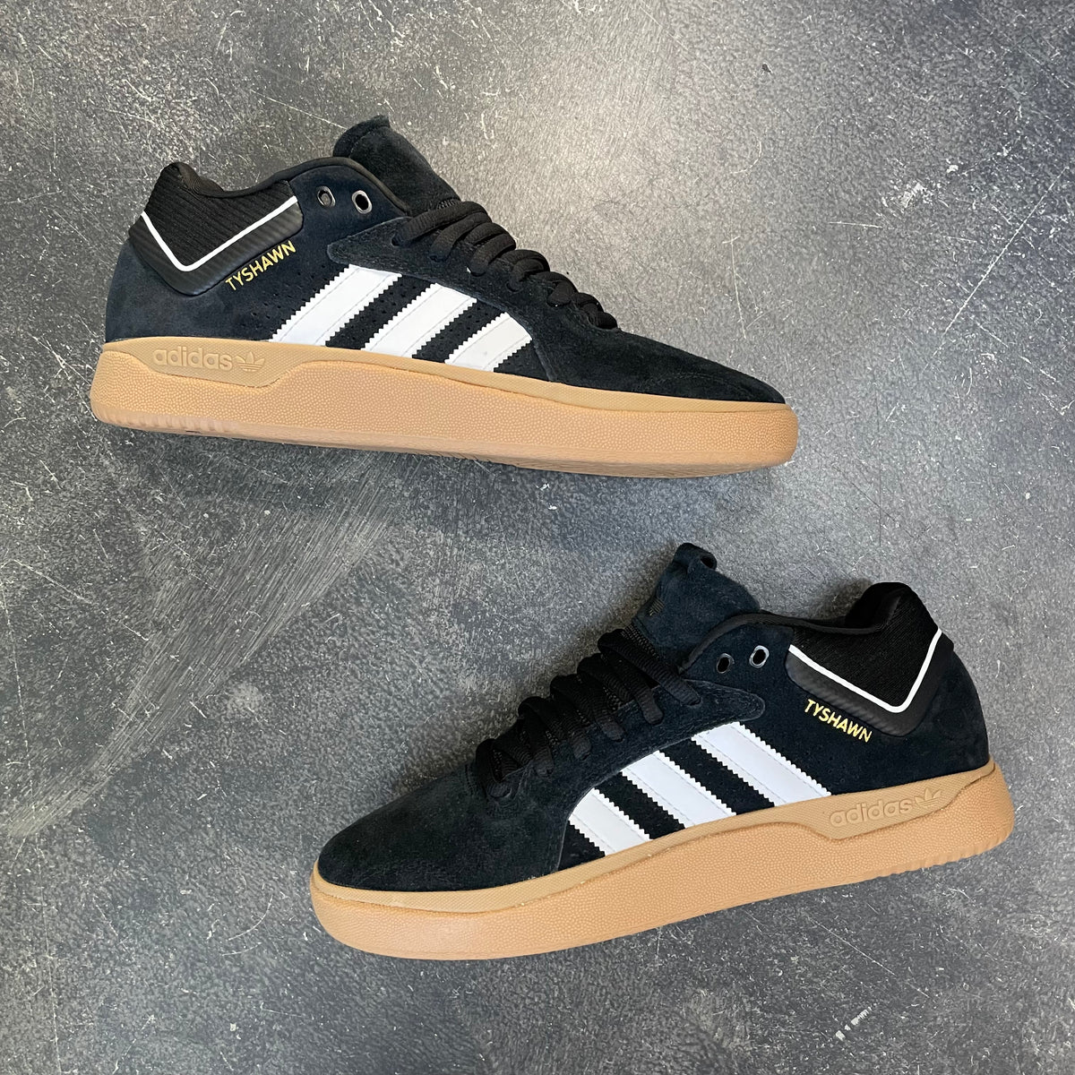 Adidas Tyshawn Black/Gum – 561 Skate