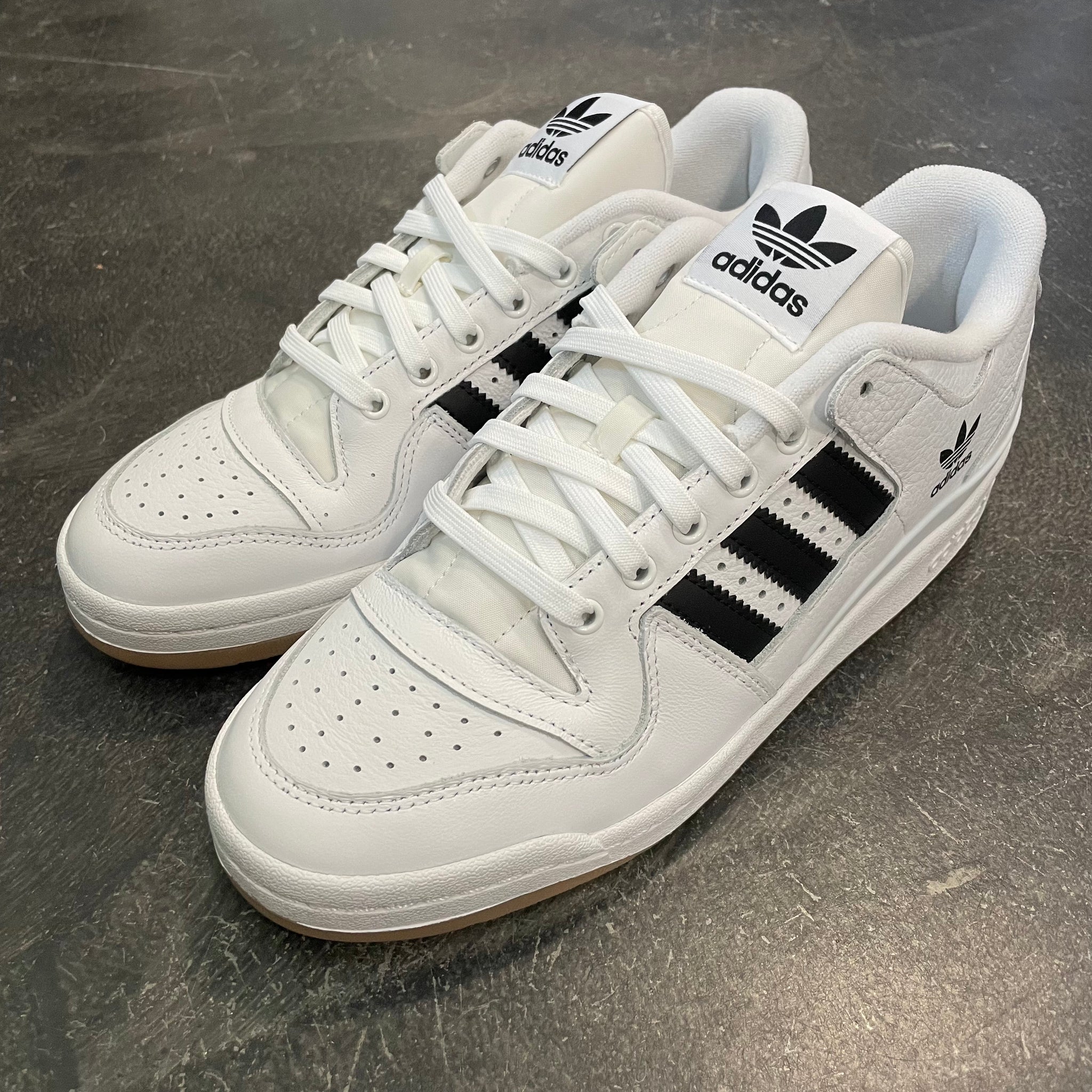 Adidas Forum 84 Low ADV White/Black/White – 561 Skate