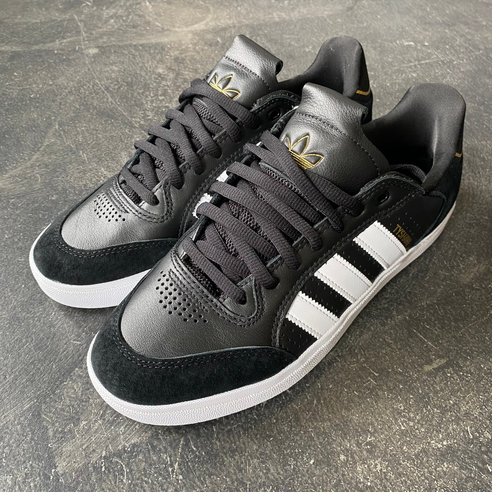 Adidas Tyshawn Low Black/White – 561 Skate